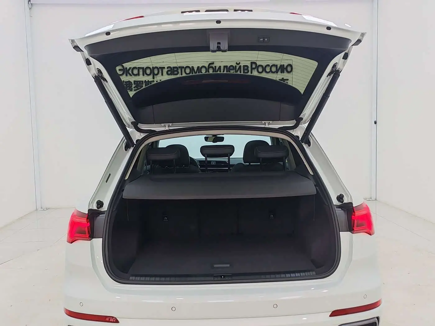 Audi Q3 2022 — ფოტო 16/18