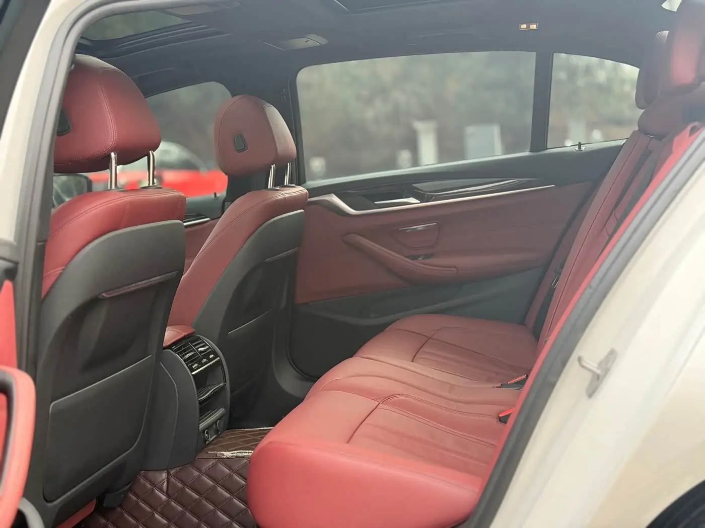 BMW 5 Series 2019 — Photo 6/13