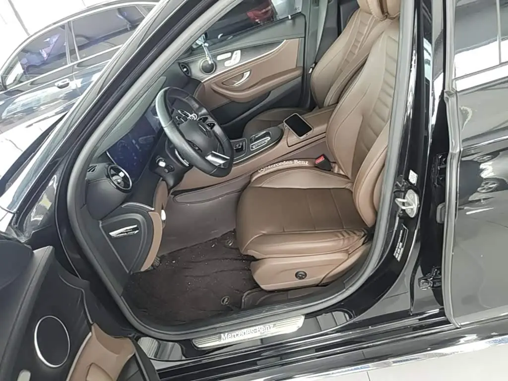 Mercedes-Benz E-Class 2021 — Фото 15/20