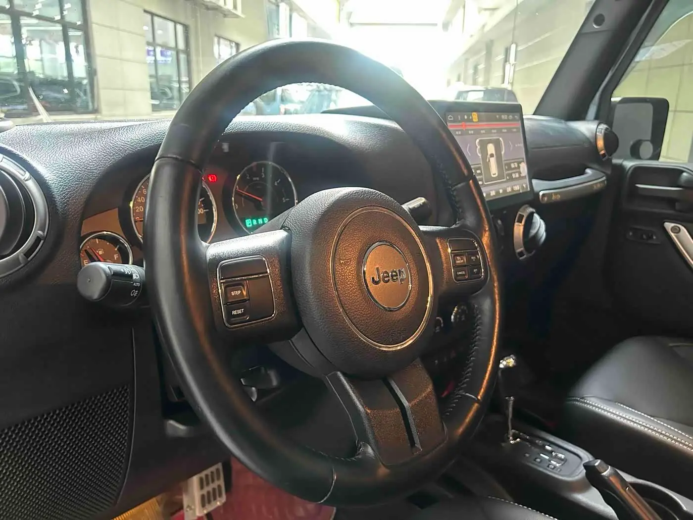 Jeep Wrangler 2015 — Фото 17/20