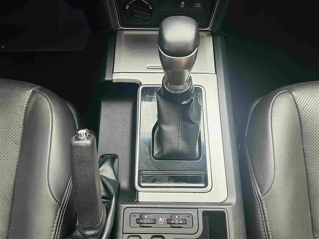 Toyota Prado 2020 — Photo 17/20