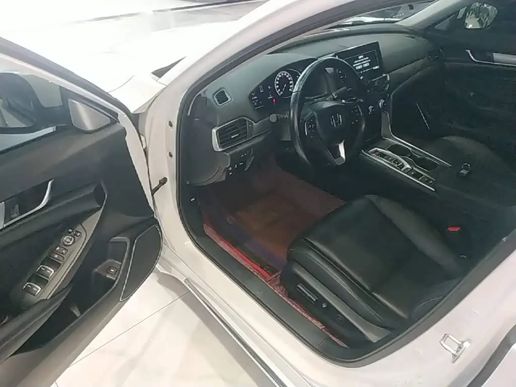 Honda Accord 2023 — Photo 16/20