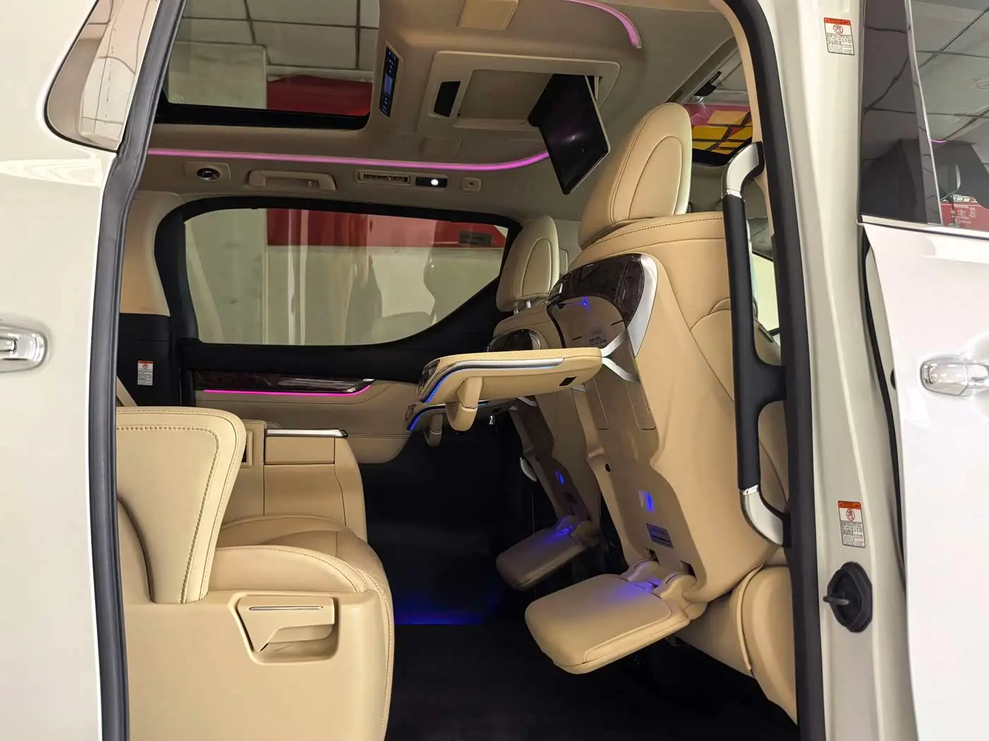 Toyota Alphard 2021 — Photo 12/20