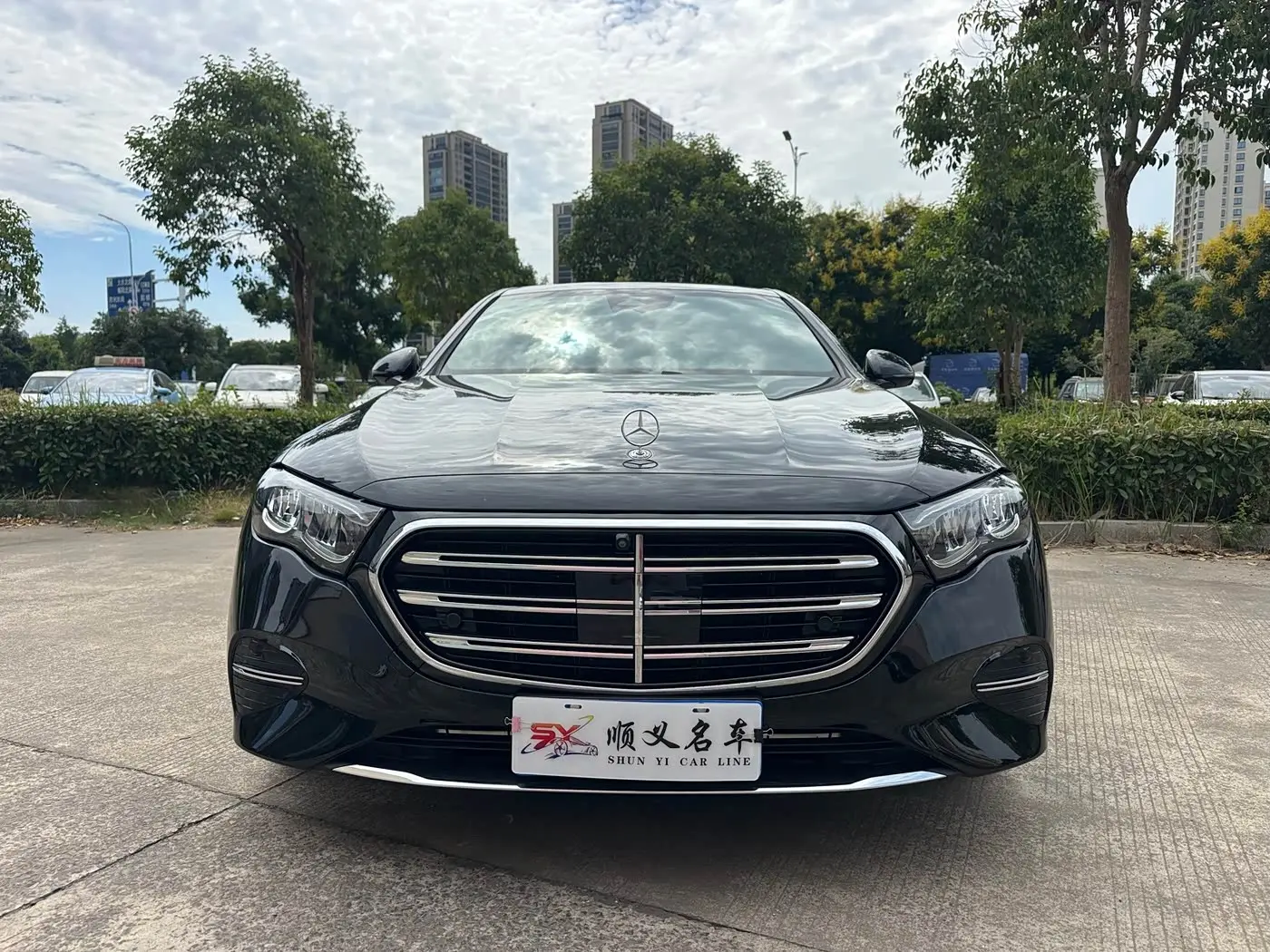 Mercedes-Benz E-Class 2025 — Photo 2/20