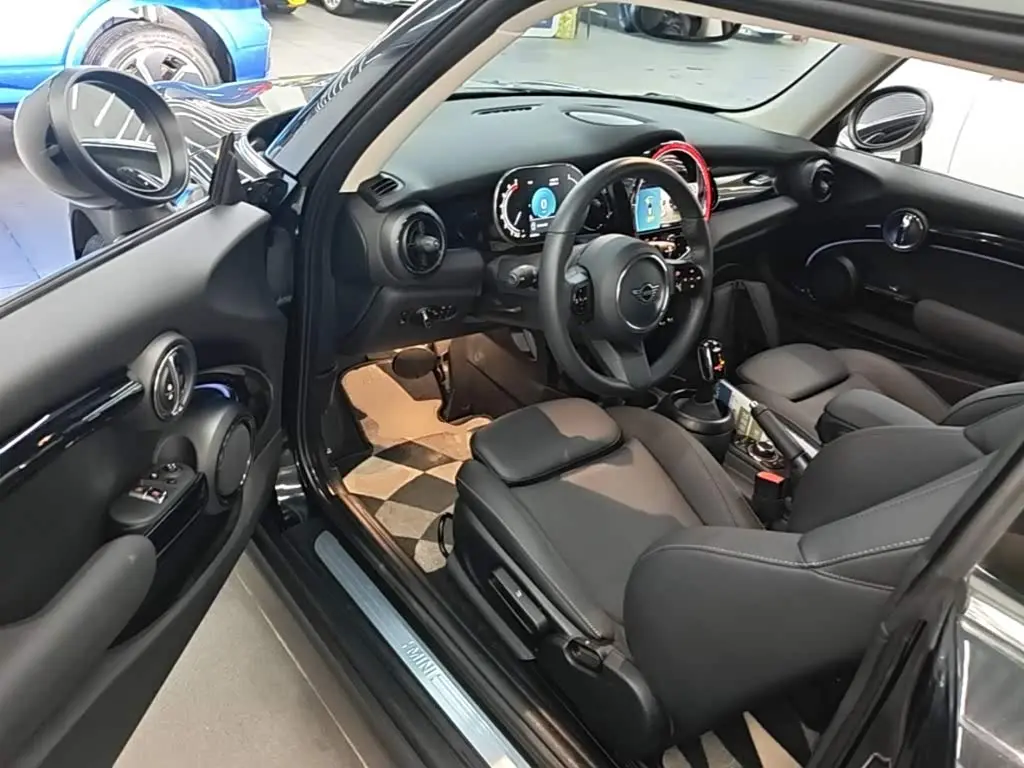 MINI MINI 2023 — Photo 16/20