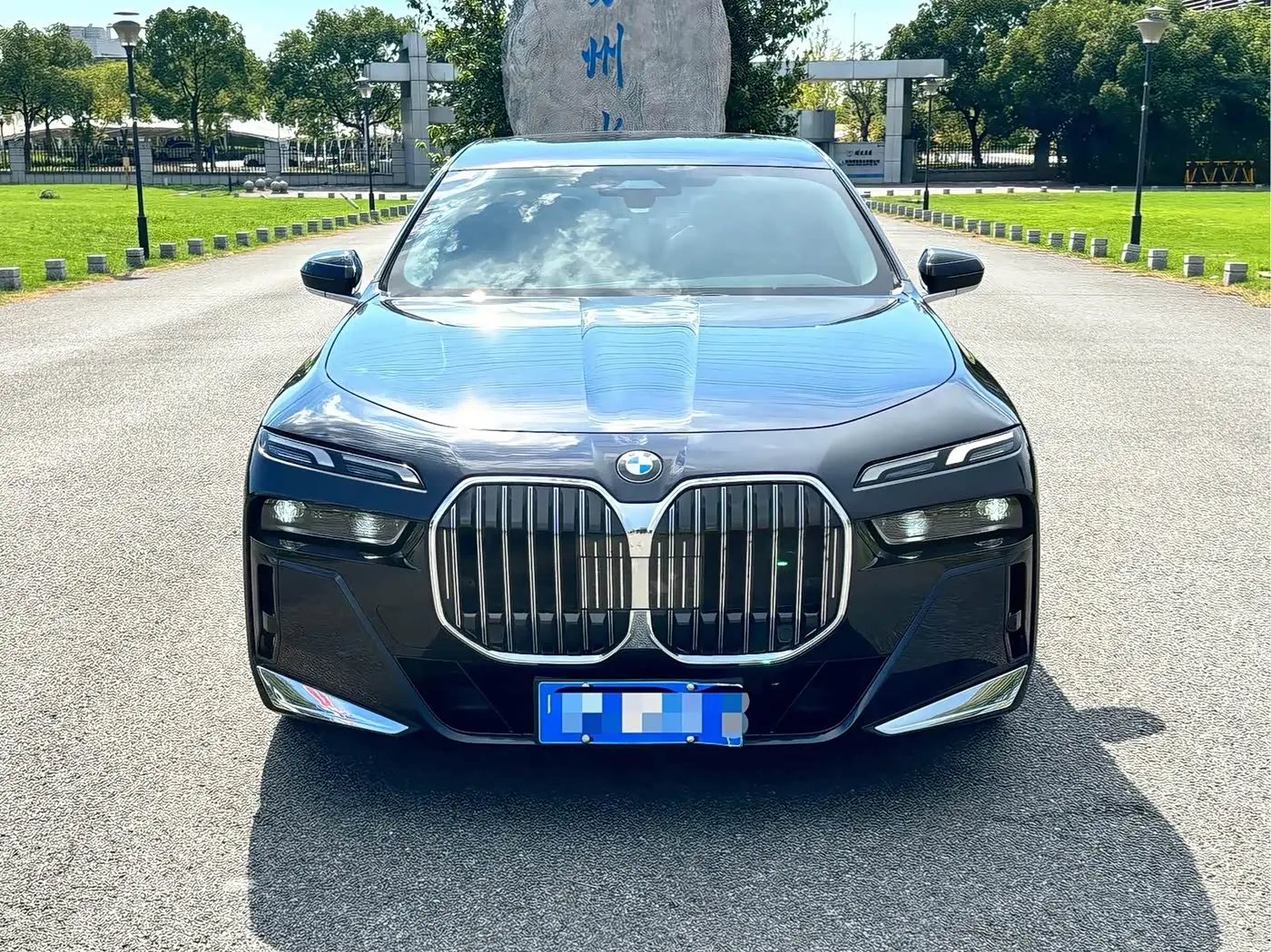 BMW 7 Series 2023 — Photo 3/17
