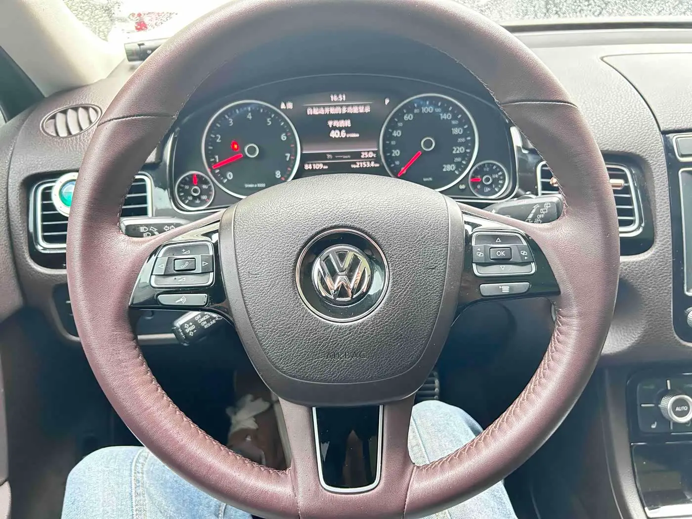 Volkswagen Touareg 2018 — Фото 11/19