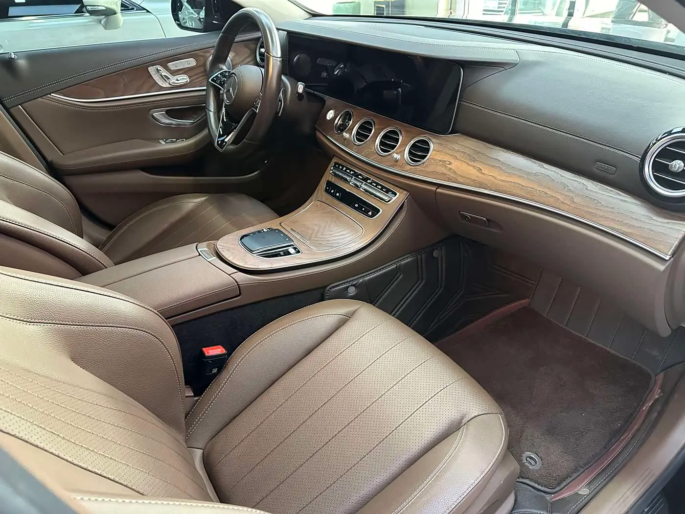 Mercedes-Benz E-Class 2024 — Photo 11/12