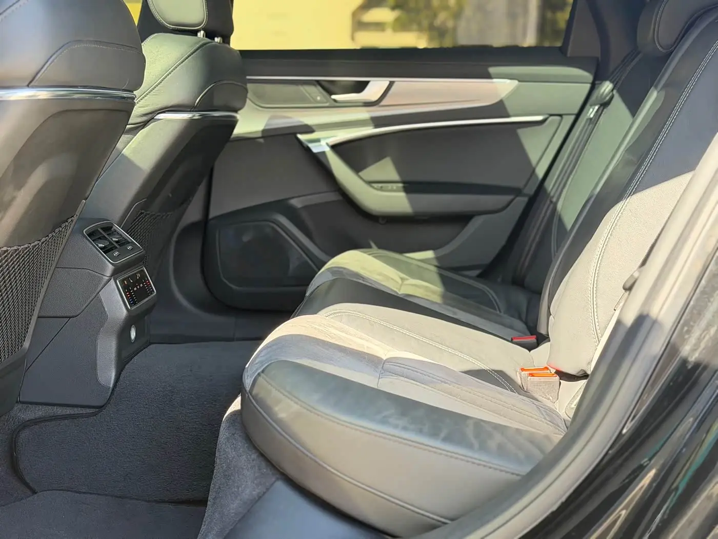 Audi A6L 2021 — Photo 6/14