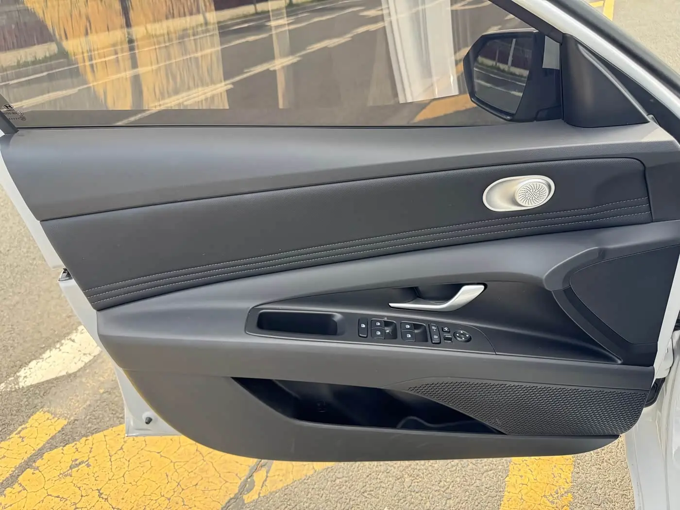 Hyundai Elantra 2023 — Фото 15/15