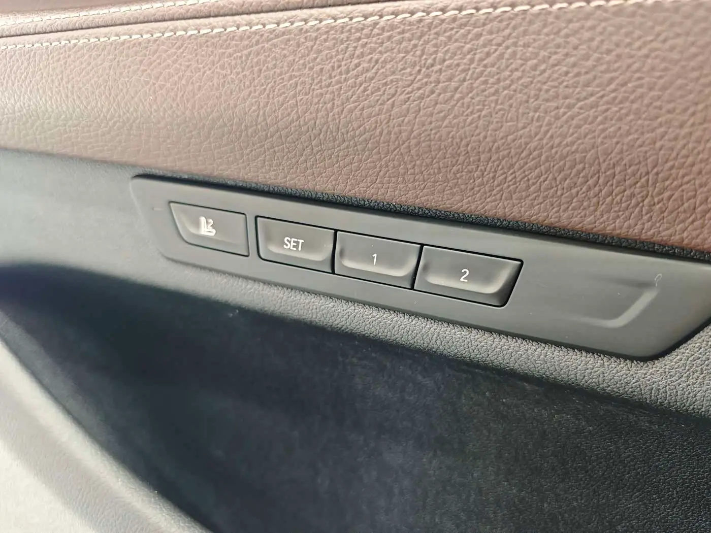 BMW 7 Series 2019 — Photo 12/16
