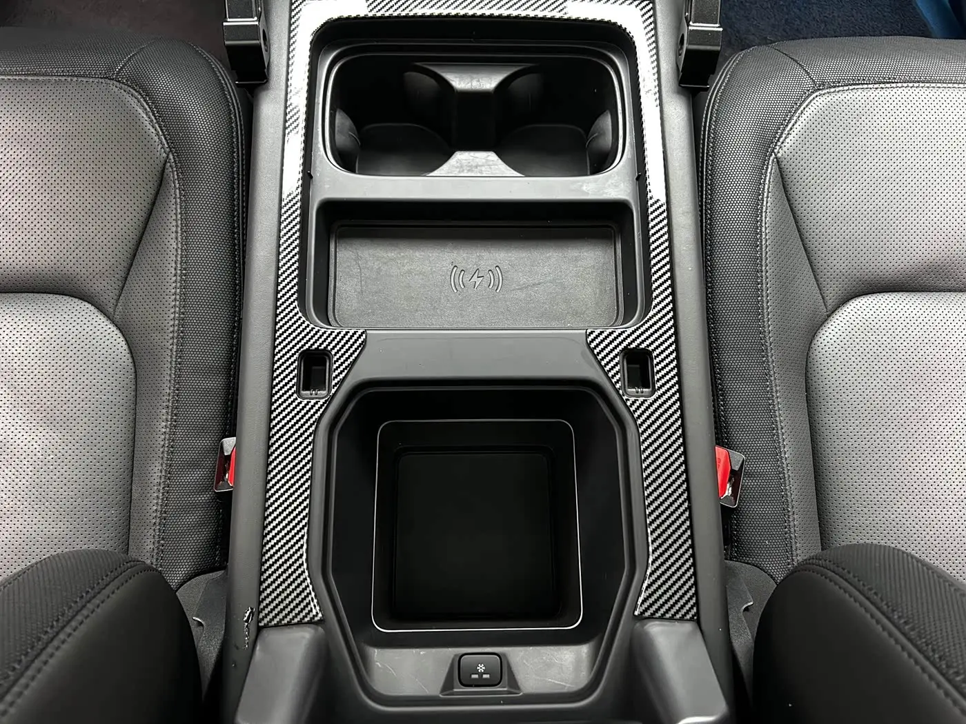 Land Rover Defender 2024 — Photo 17/20