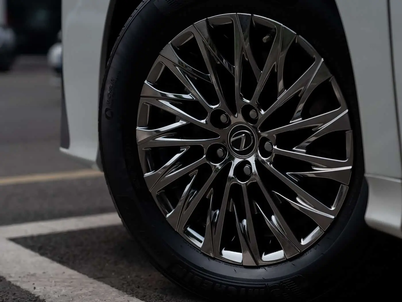 Lexus LM 2022 — Photo 4/18