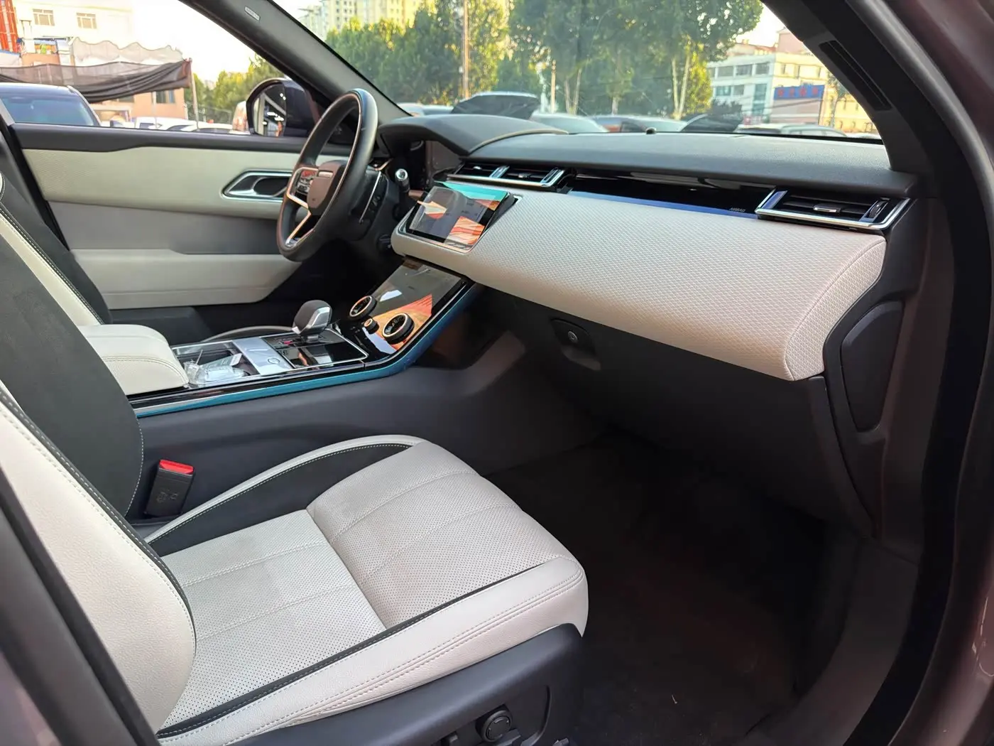 Land Rover Range Rover Velar 2021 — Фото 14/16
