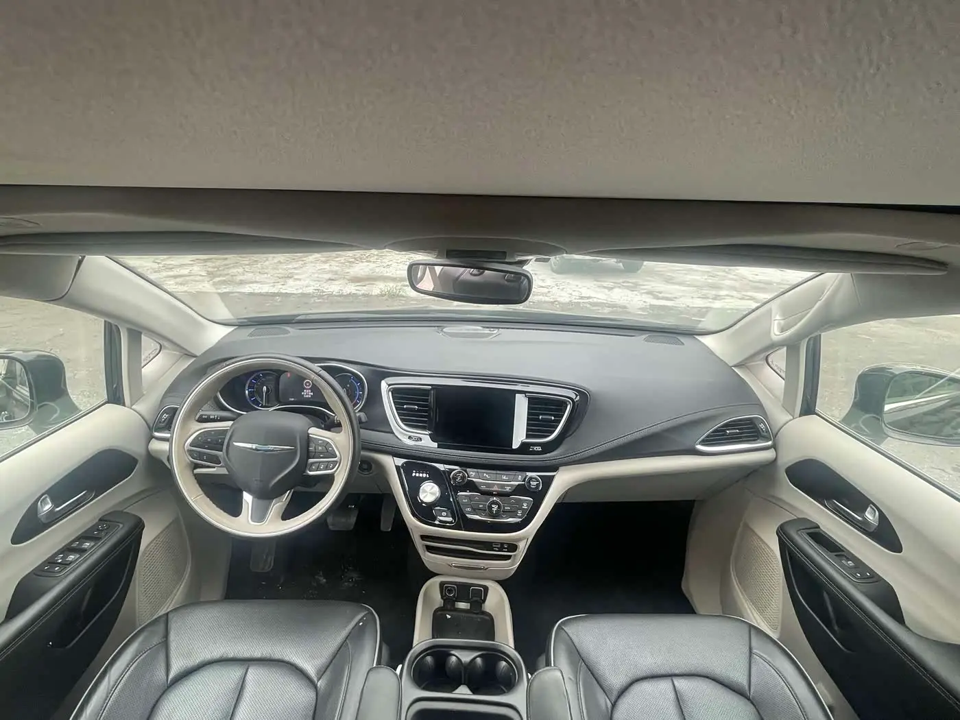 Chrysler Grand Caravan PHEV 2025 — Photo 16/19