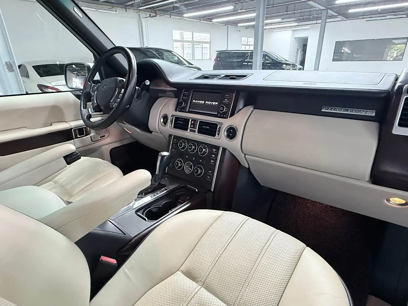 Land Rover Range Rover 2012 — Şəkil 9/11