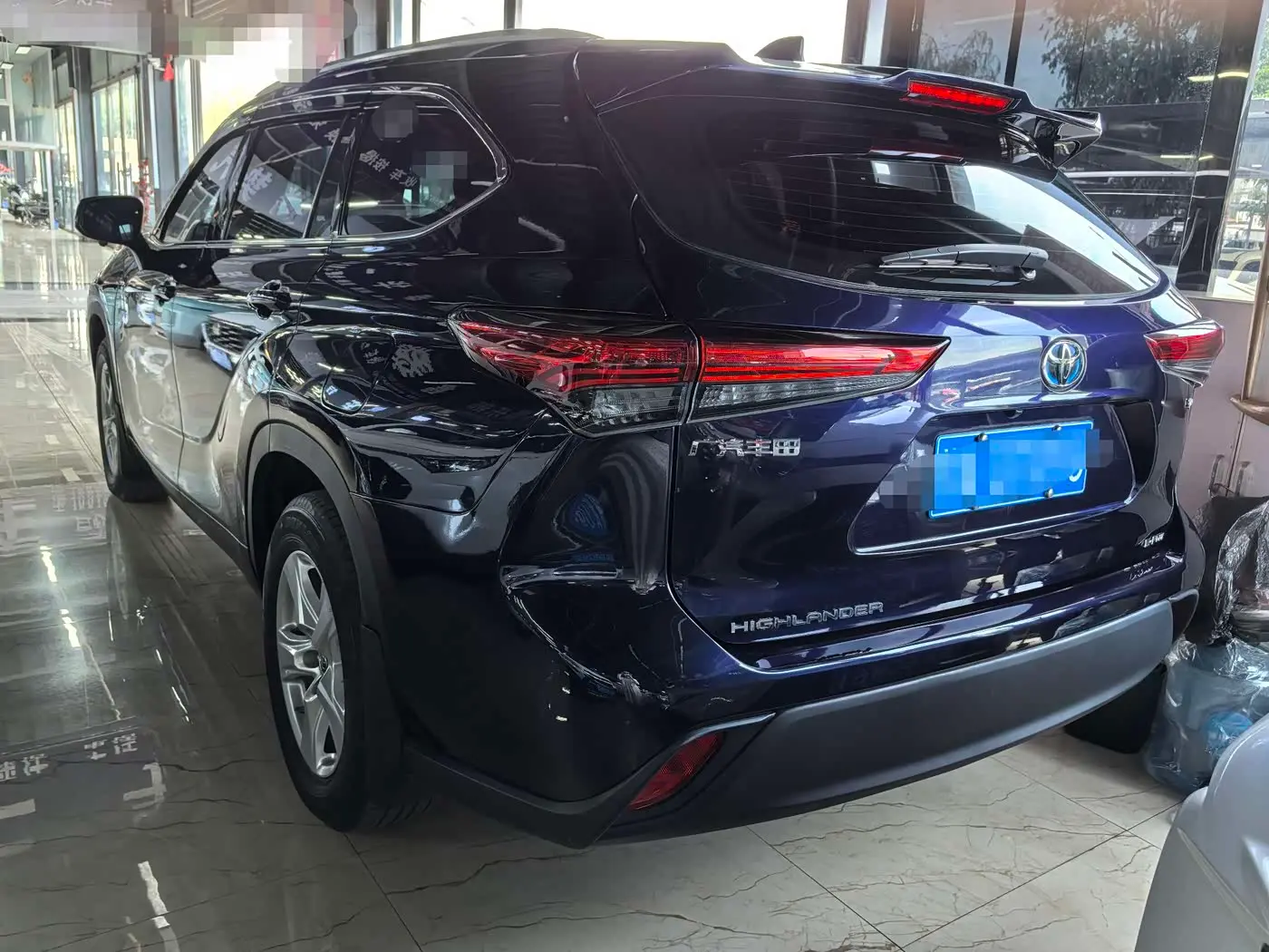 Toyota Highlander 2022 — Photo 4/10