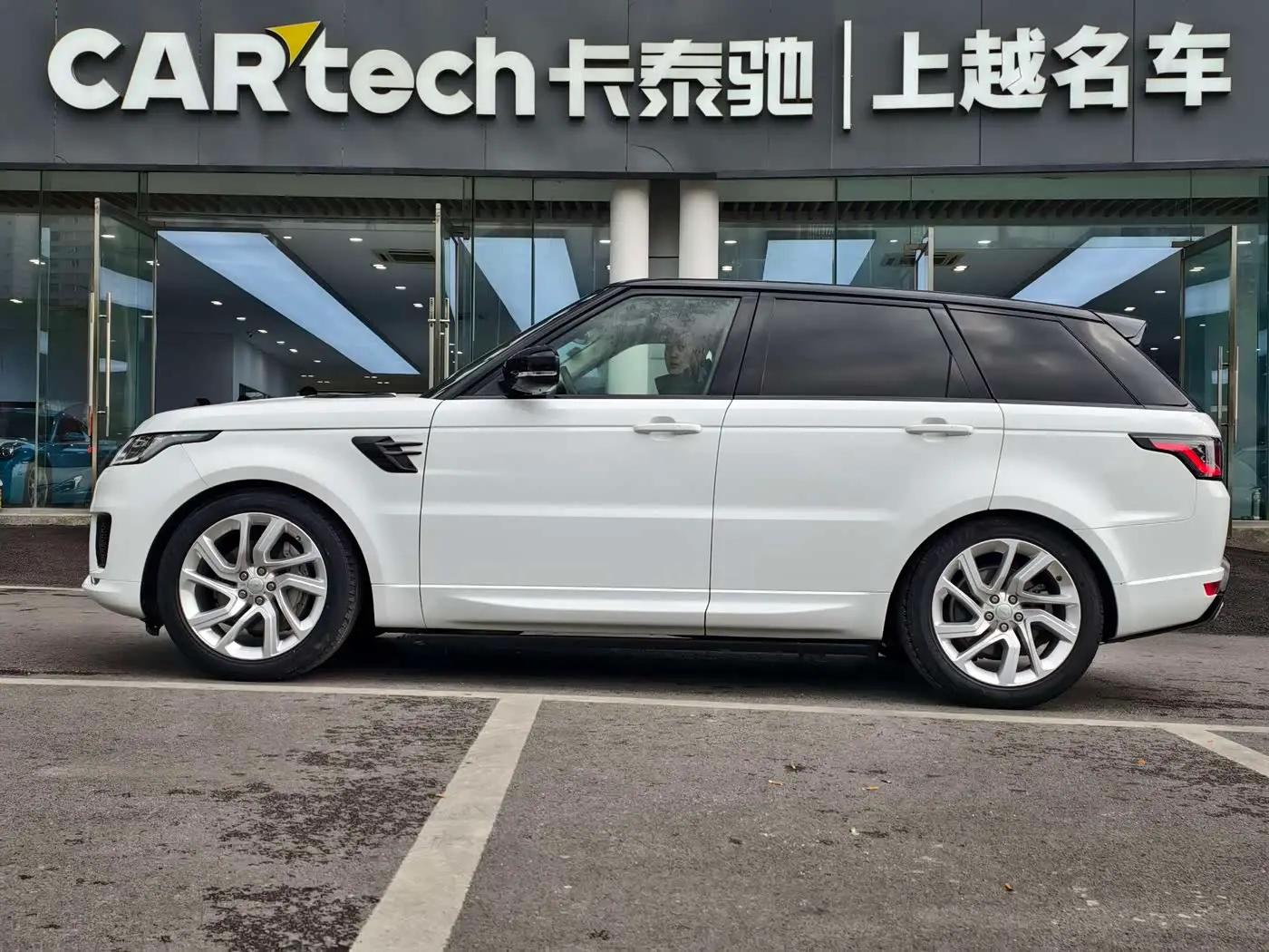 Land Rover Range Rover Sport 2019 — Фото 2/15