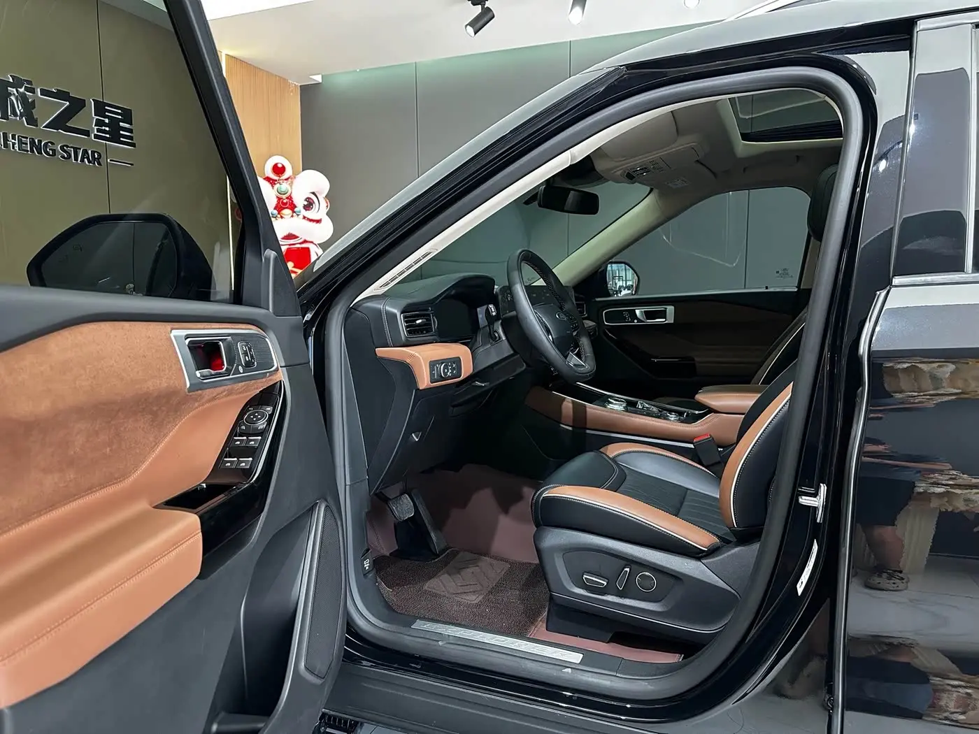 Ford Explorer 2024 — Photo 9/17