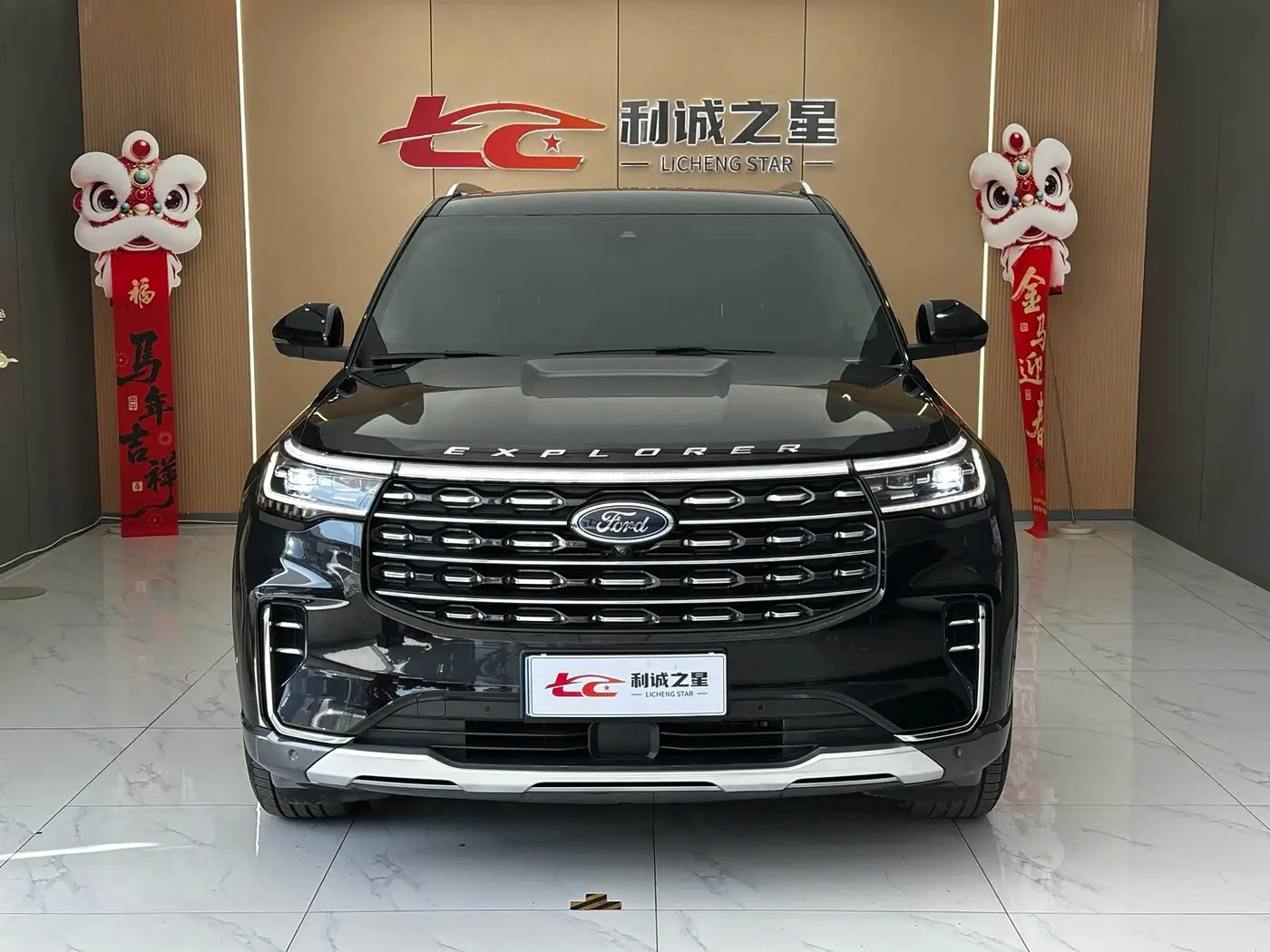 Ford Explorer 2024 — Photo 2/17