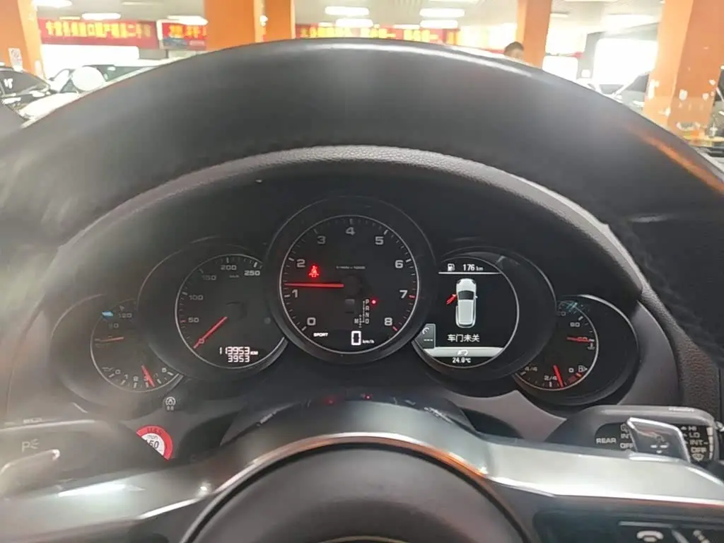Porsche Cayenne 2017 — Фото 12/20
