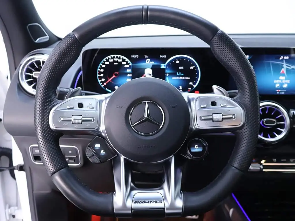 Mercedes-Benz GLB AMG 2022 — Photo 16/20