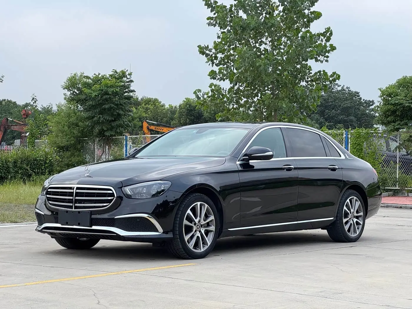 Mercedes-Benz E-Class 2019 — Photo 1/16