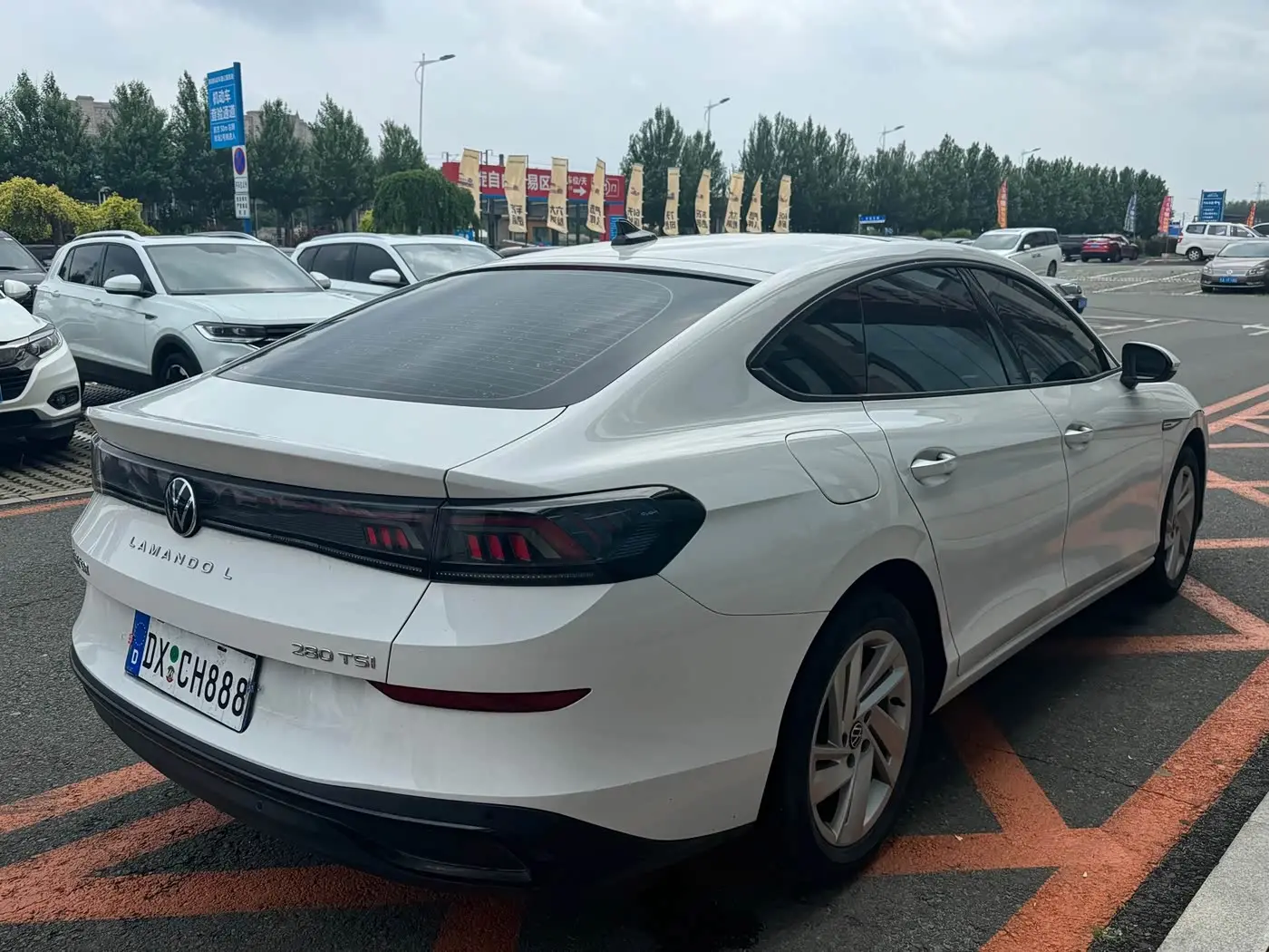 Volkswagen Lamando 2023 — Photo 7/9