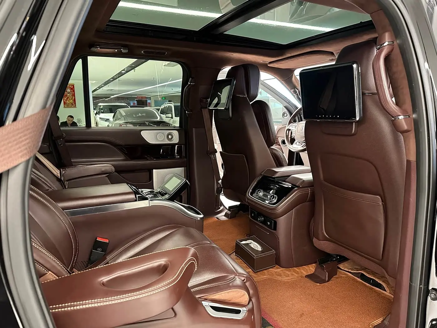 Lincoln Navigator 2021 — Şəkil 16/20