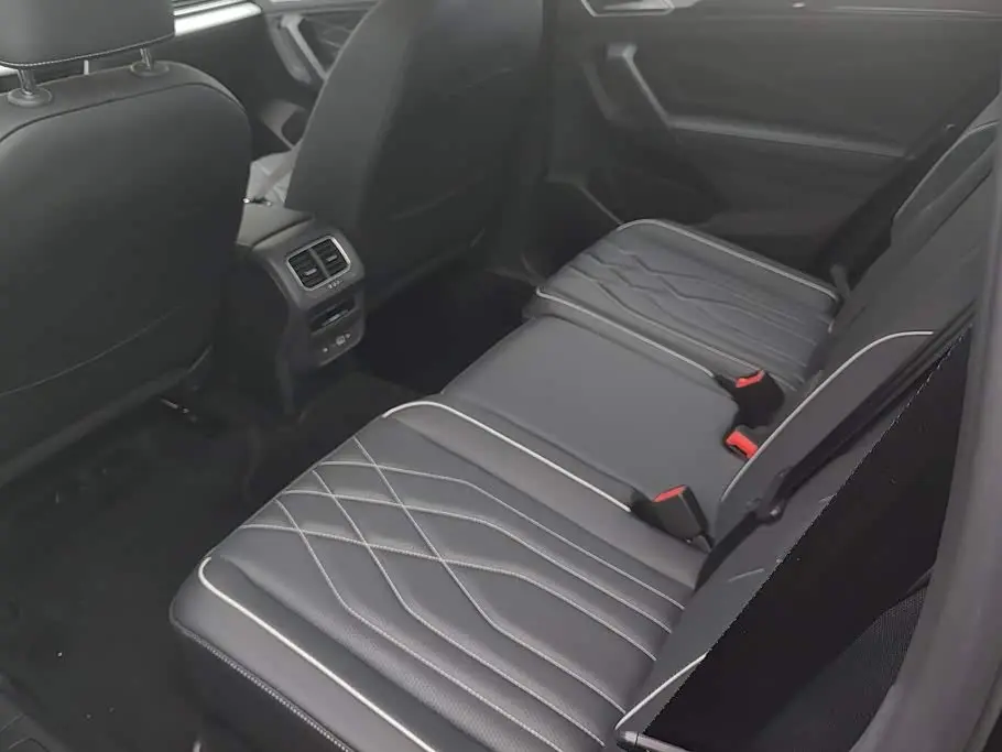 Volkswagen Tiguan L PHEV 2025 — Фото 11/16
