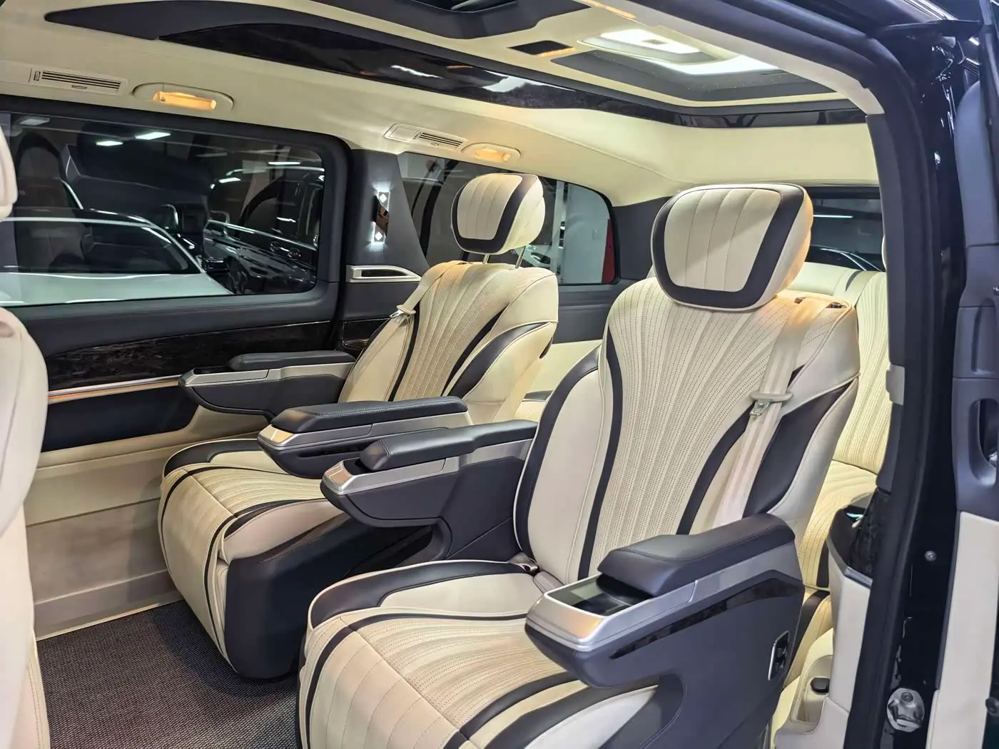 Mercedes-Benz V-Class 2022 — Şəkil 14/20