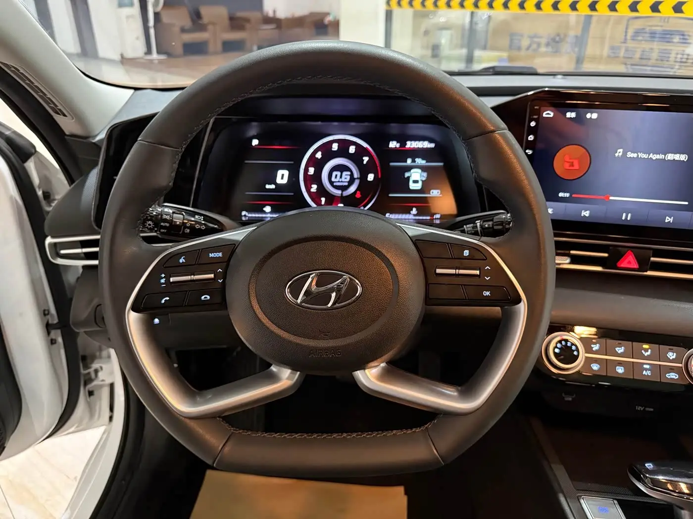 Hyundai Elantra 2023 — Şəkil 13/19