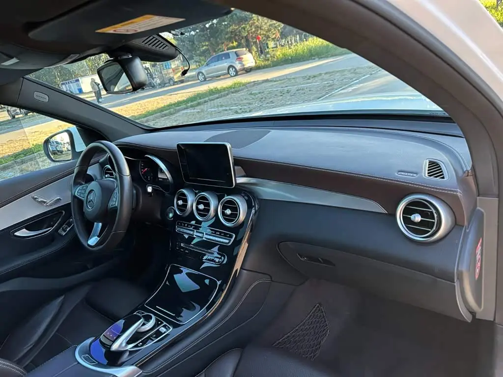 Mercedes-Benz GLC 2018 — Фото 16/20