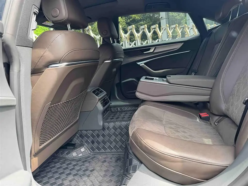 Audi A7L 2023 — Photo 11/18