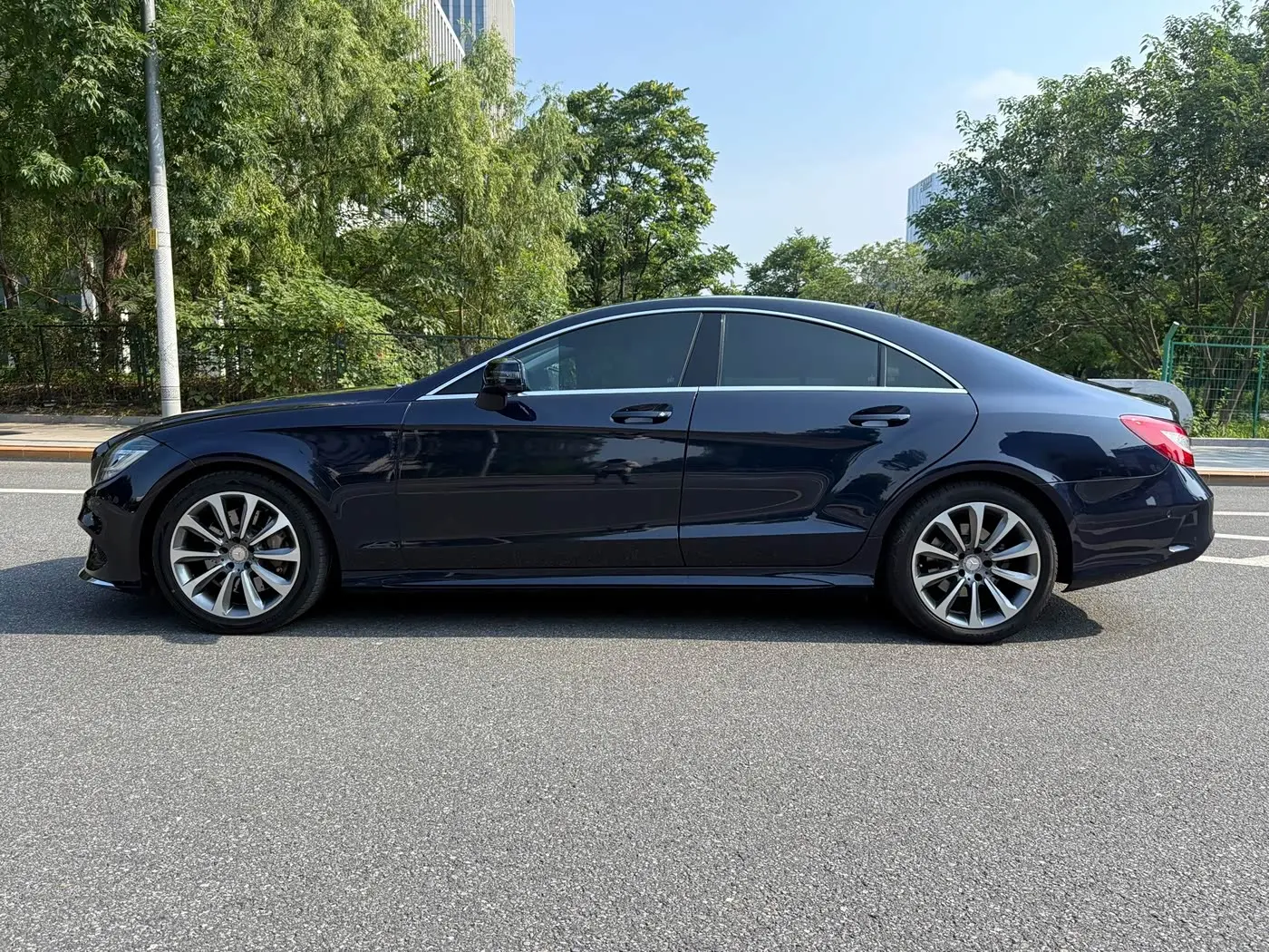 Mercedes-Benz CLS 2015 — Фото 5/18