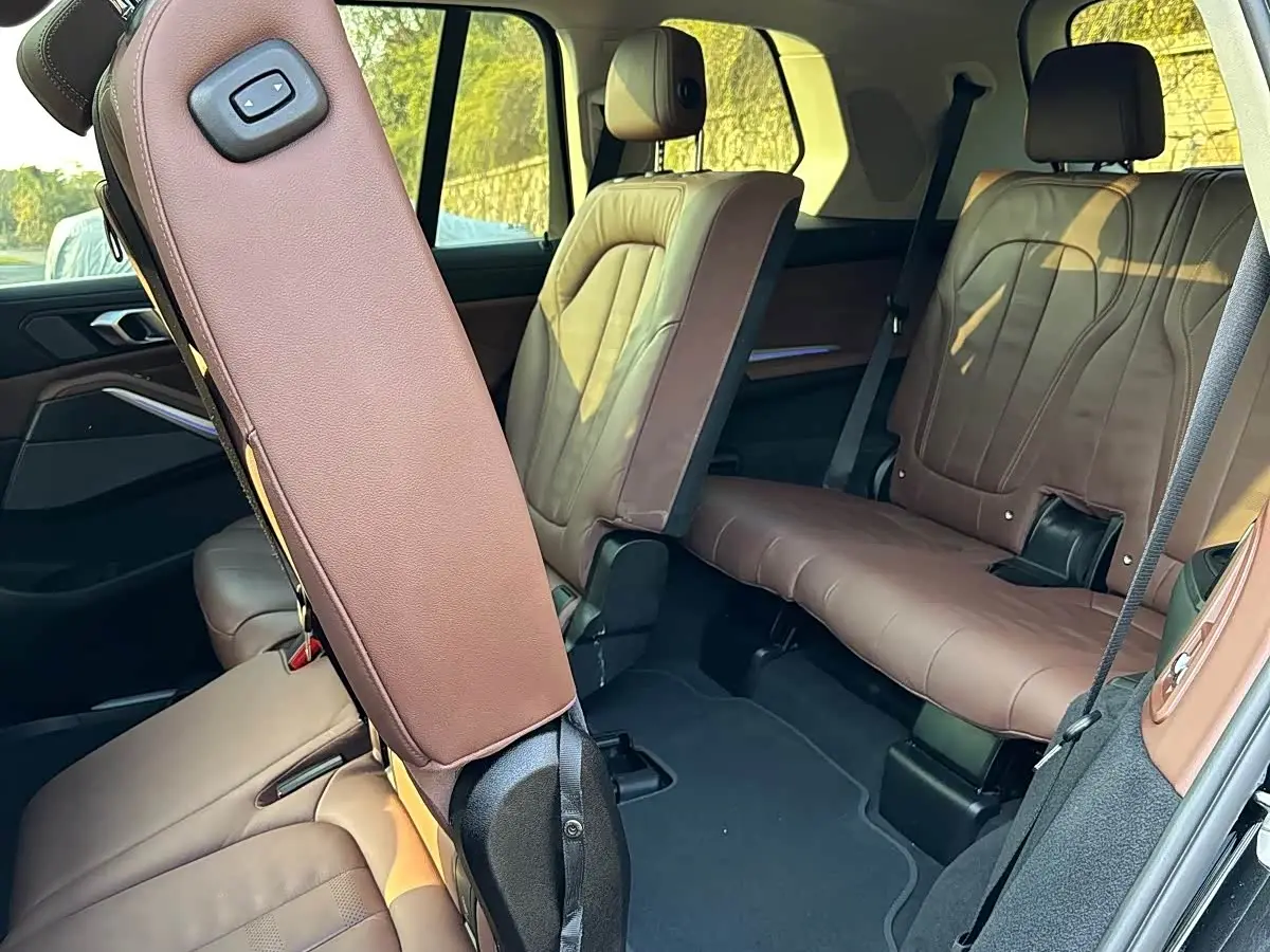 BMW X7 2022 — Photo 8/18