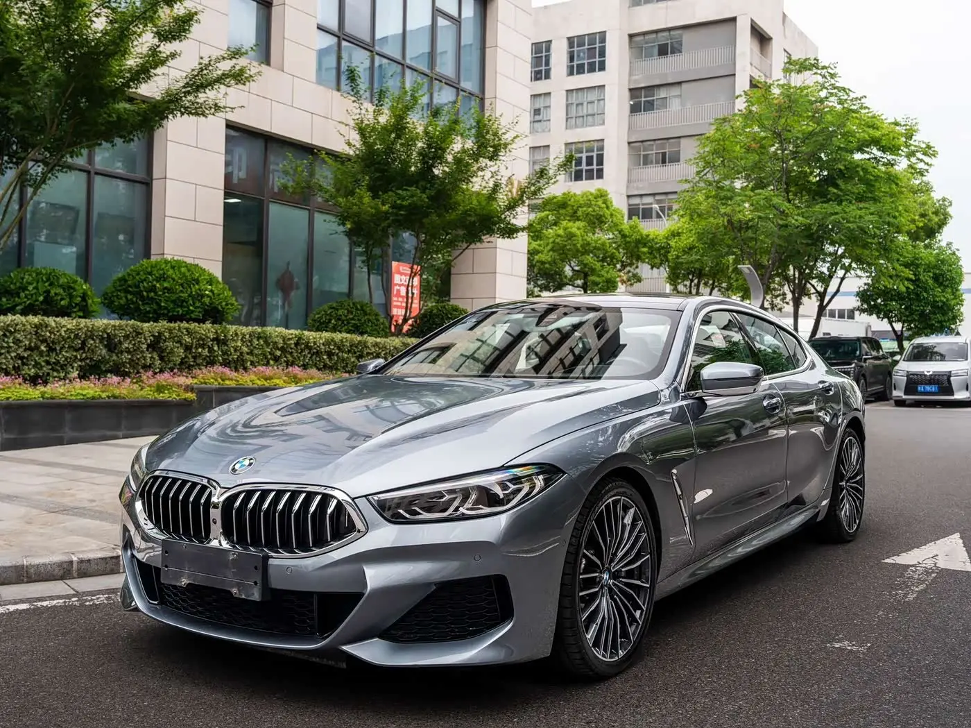 BMW 8 Series 2023 — ფოტო 1/9