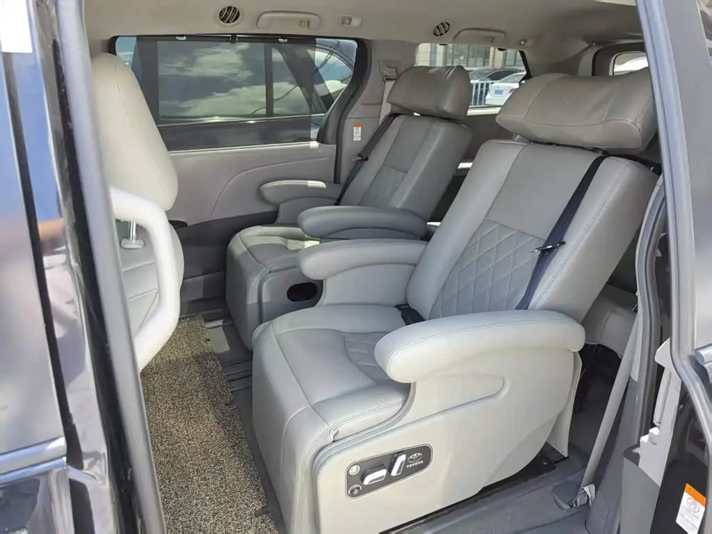 Toyota Sienna 2017 — Photo 7/12