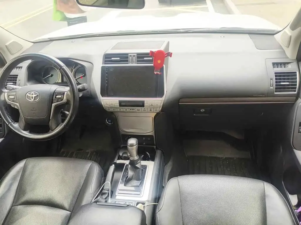 Toyota Prado 2019 — Photo 12/13