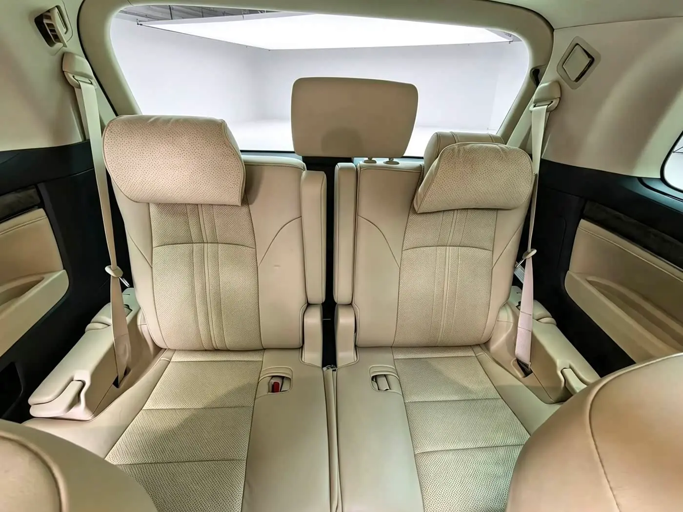 Toyota Alphard 2022 — Photo 8/13
