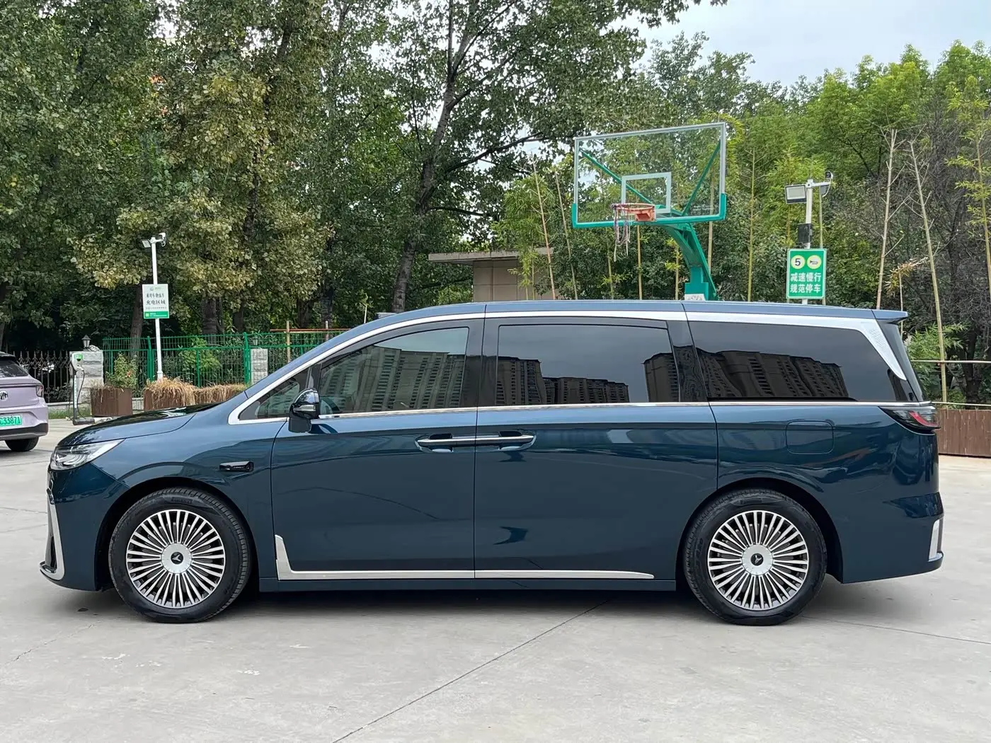 Voyah Auto Voyah Dreamer 2025 — Photo 9/20