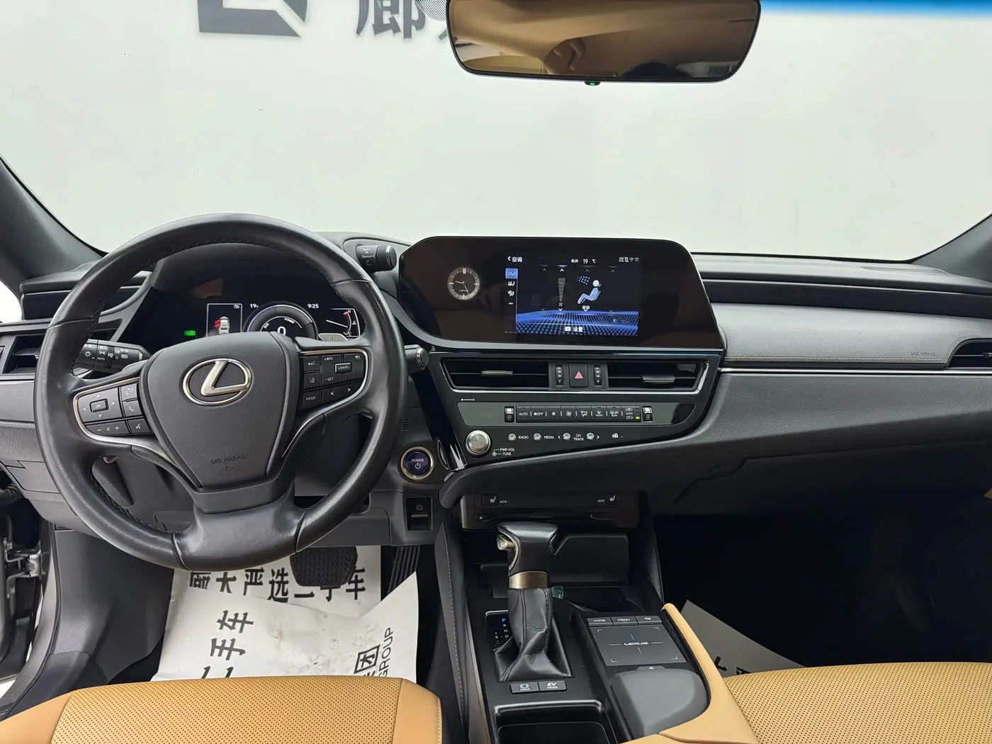 Lexus ES 2021 — Photo 9/11