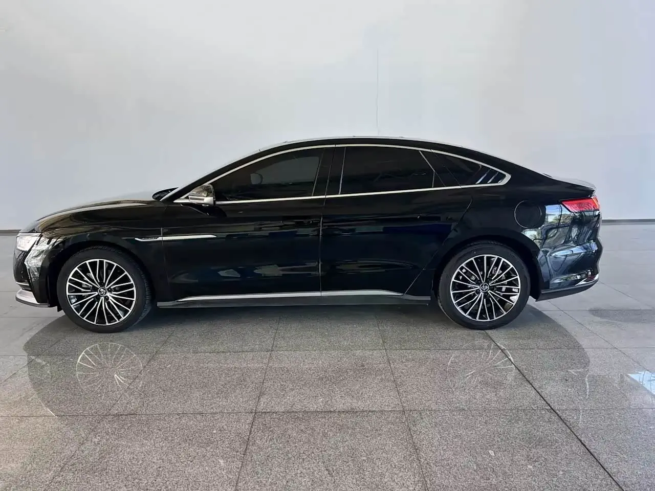 BYD Han 2022 — Şəkil 2/20