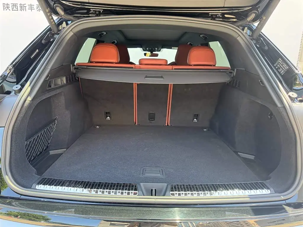 Audi Q5L 2025 — Photo 11/20