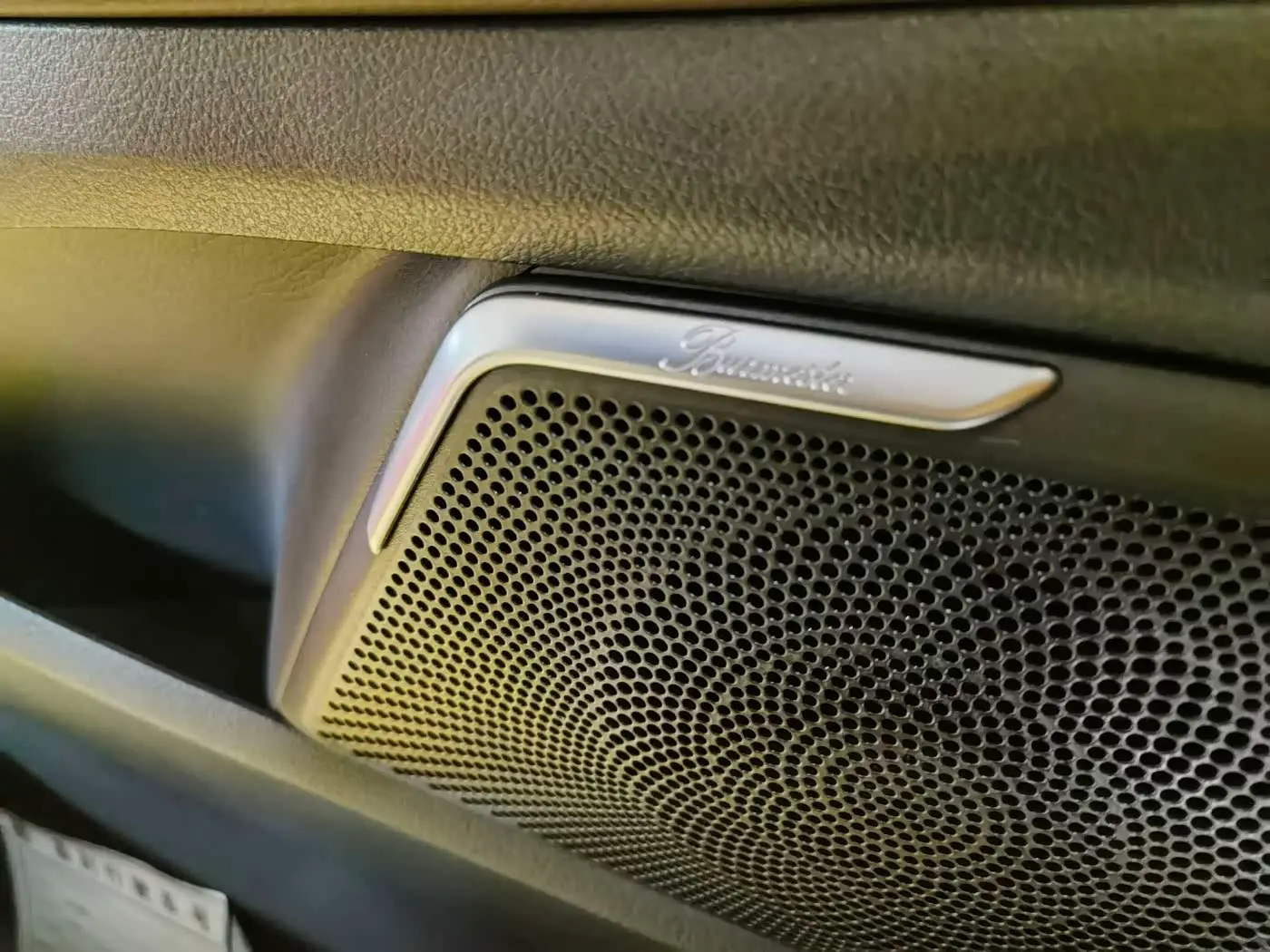 Mercedes-Benz V-Class 2025 — Photo 18/20