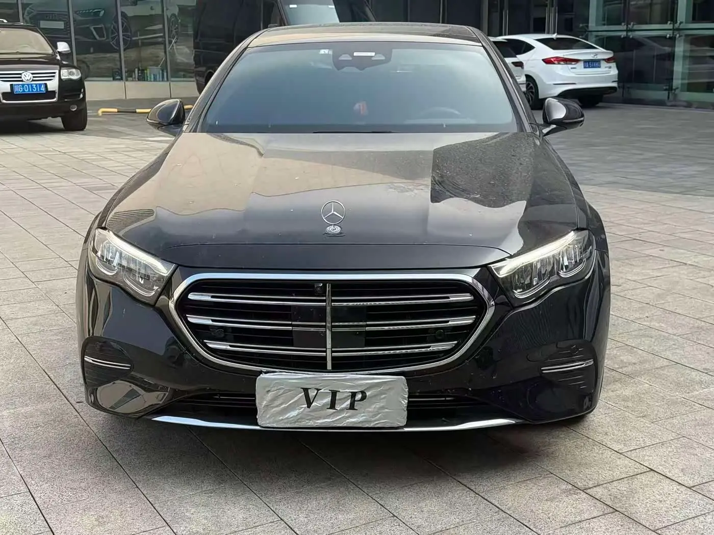 Mercedes-Benz E-Class 2025 — Photo 2/9