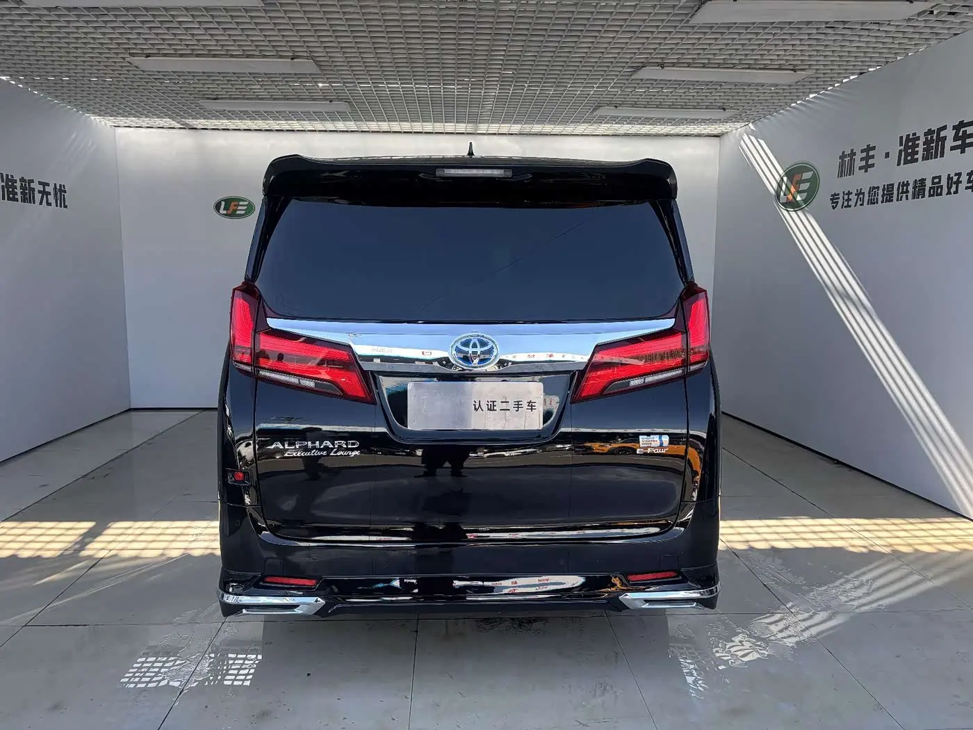 Toyota Alphard 2023 — Photo 5/20