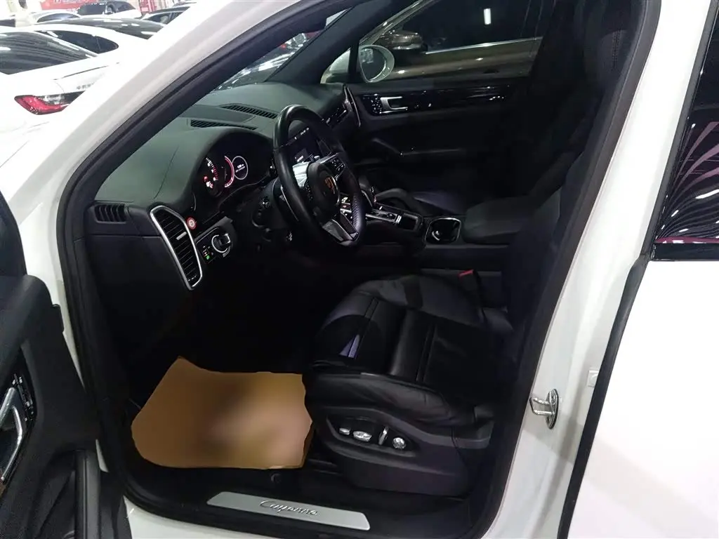 Porsche Cayenne 2018 — Photo 11/20
