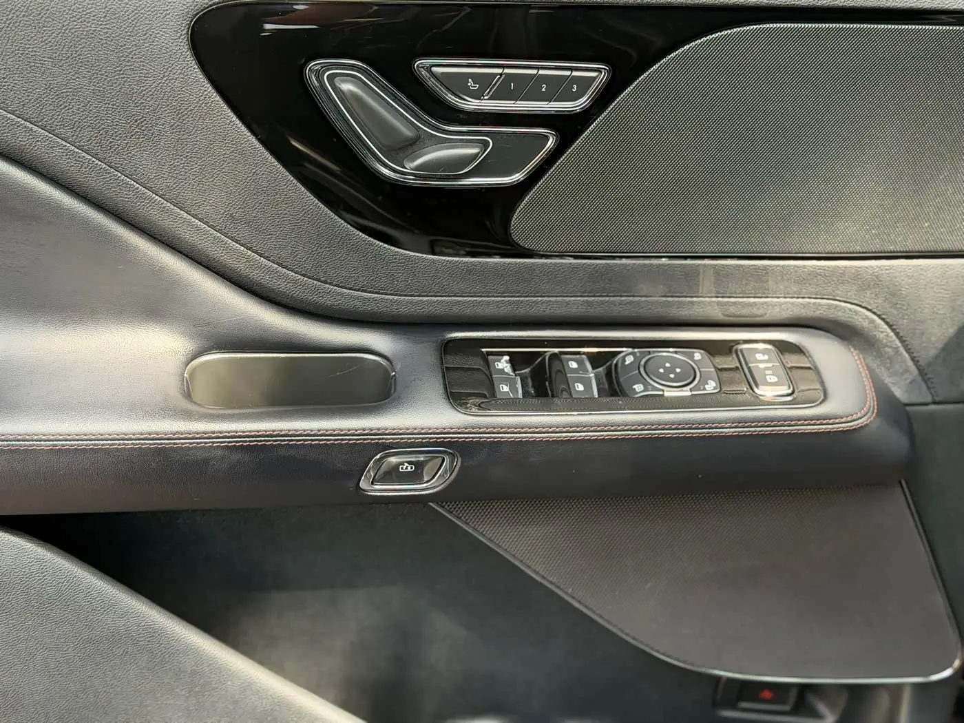 Lincoln Aviator 2021 — Photo 4/14
