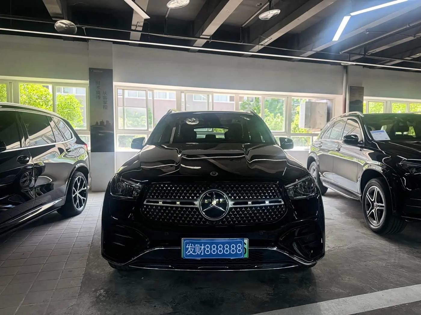 Mercedes-Benz GLE New Energy 2023 — Photo 2/10